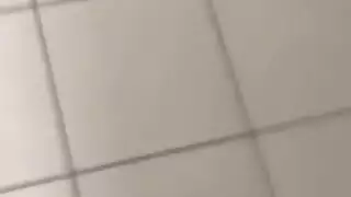 عاهرات طاولة البلياردو: يأخذن قذف من رجال متعددين