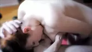 كاميل سول تختنق بقضيب ضخم قبل ممارسة جنس قاسي