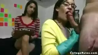 البللة تحت الشلال تؤدي لإثارة الحلمة
