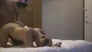 شاب يدخل المطبخ ويحك زبه في موخرته مترجم