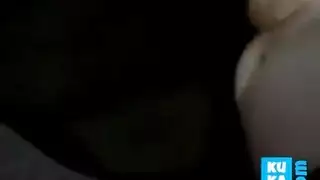 رجل يضرب زوجته على طيزها
