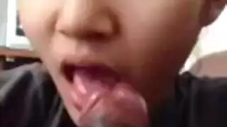 كوغر مثيرة تتحول إلى ملكة شرجية في فيلم بورنو جنس جماعي خشن