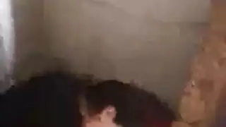هذه العاهات لا تتوقف عن الأنين أثناء لعق فرجهن