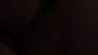 السمين أحمر الشعر في سن المراهقة إعطاء رأس أو يحصل على الوجه