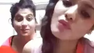 فاتنة مذهلة مع عيون زرقاء على وشك يمارس الجنس معها السابقين، لأول مرة على الإطلاق