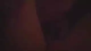 مقاطع إباحية في غرفة الفندق: مراهقة تشتهي تئن من وضعية الكلب الخشنة