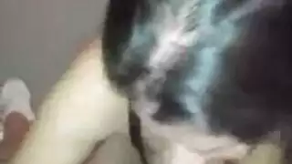 سمراء مفلسة تشارك في ثنائي جنسي ثلاثي صريح