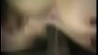 اقتحام منزلي: فتاة ذات شعر أسود ونظارات تحصل على قضيب أسود كبير همجي