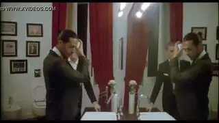 حركة ثلاثية صريحة: ممتع مع بابتين في وقت واحد