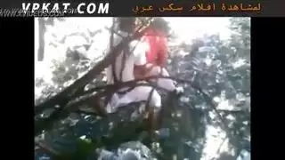 جنس شرجي خشن في الخارج: شاب مغربي يمارس الجنس مع مؤخرة صديقته في الغابة