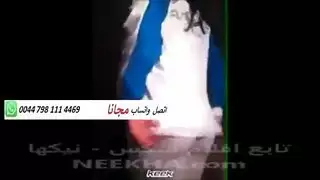 إباحية خليجية: عاهرة ممتلئة الجسم تطحن وتهز مفاتنها