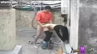 جلسة سطح ساخنة: مصري يملأ فرج جارته بعد قضمة عميقة