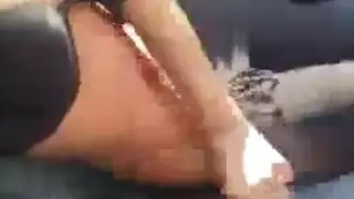 الفتاة المثيرة تتعرض للتحرش بمؤخرتها في غرفة النوم بإثارة شديدة