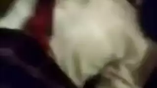 طالبة عاهرة تأخذ قضيبًا وهي في زيها المدرسي