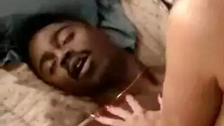 ينيك اخته من الفتحة الوره وهي تتئلم جدااً وتبكي